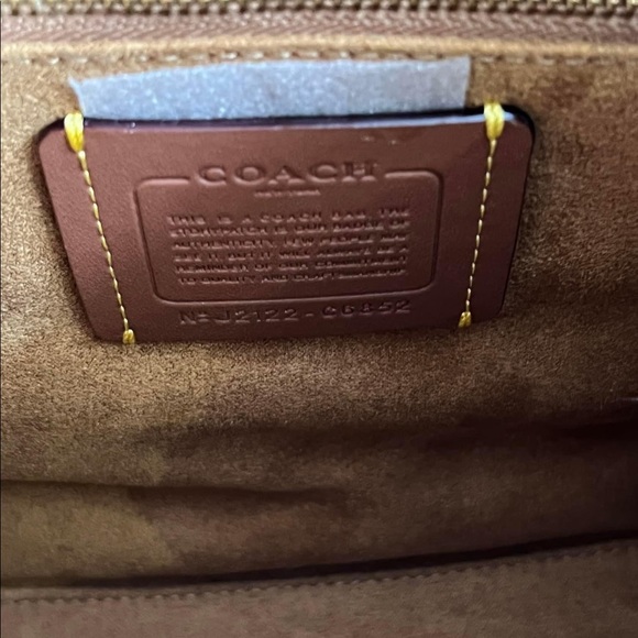 🔆BRAND NEW🔆Coach Field Tote 22 with Colorblock Quilting and Coach Badge - Picture 12 of 12